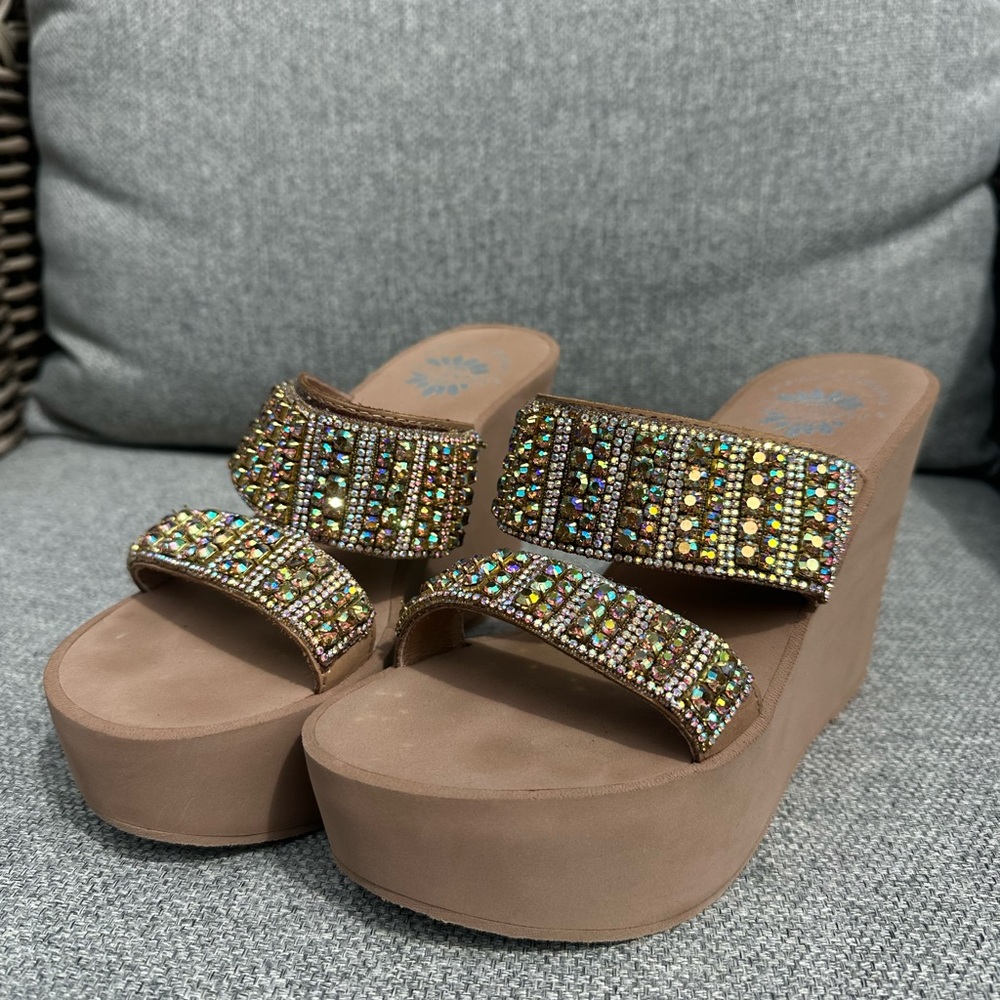 Yellow Box Tan and Gold Wedge Sandals - Picture 3 of 6